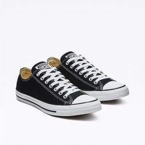 Black low top converse
